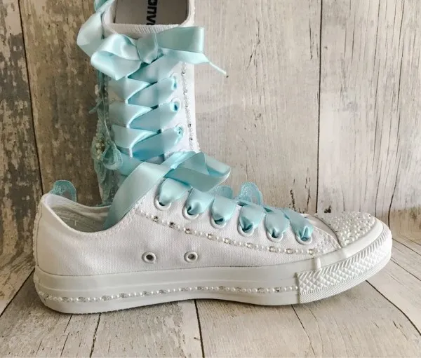 Poročne All Star Converse
Poročnih All Star Converse "all starkah all the way"
Poroka v All Starkah